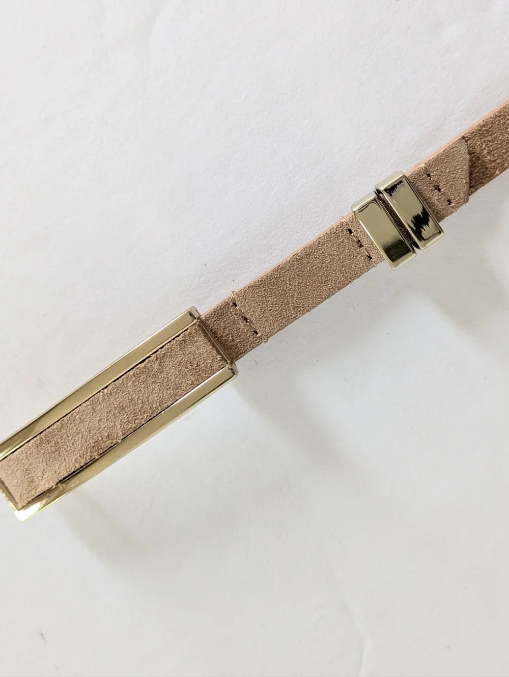 White House Black Market Hip Fit Skinny Suede Belt Size Small